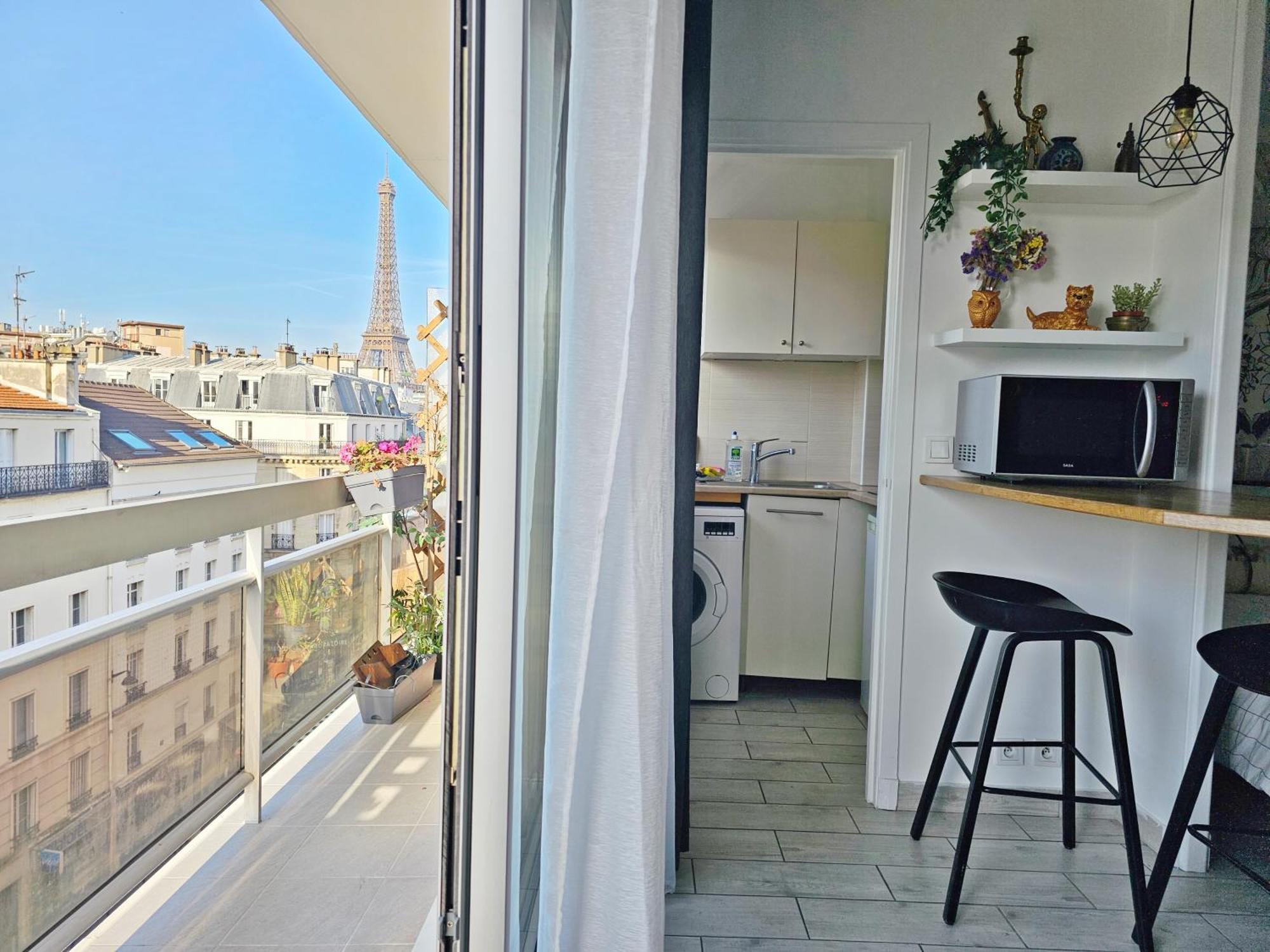 Balcony View Tour Eiffel *